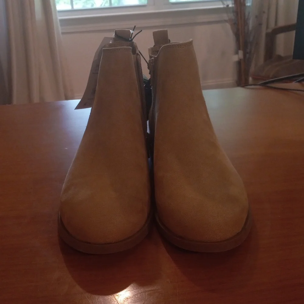Women's Core Chelsea Boot gore easy on/off low heel Slip-resistant size 6.5